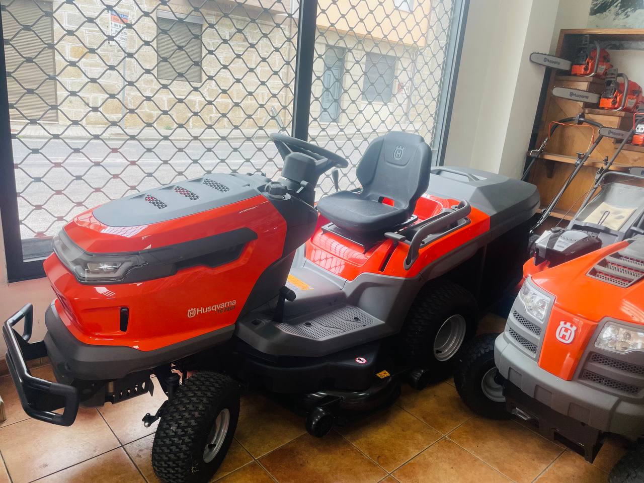 Husqvarna R 214TC